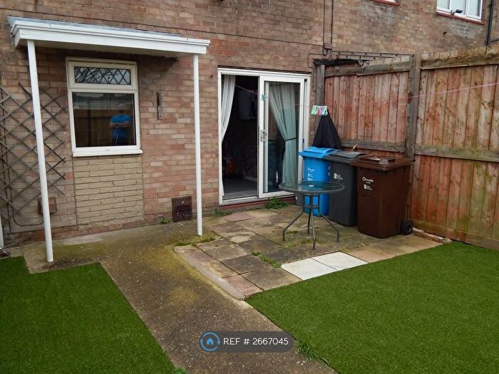 3 Bedroom End Of Terrace House To Rent In Littleham Close, Bransholme, Hull, HU7