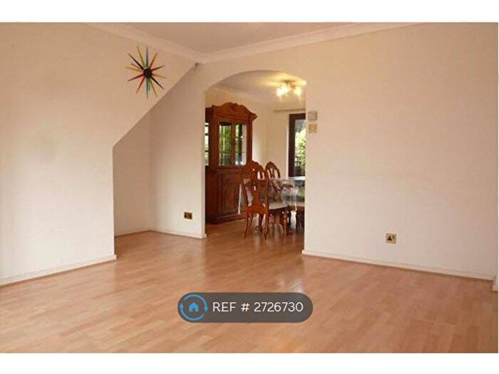 3 Bedroom Semi Detached House To Rent In Gables Close, London, SE12