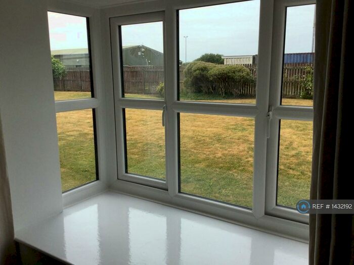 2 Bedroom Flat To Rent In Oakwood Close, Blackpool, FY4