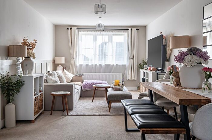 2 Bedroom Flat For Sale In Hangar Drive, Tangmere, PO20