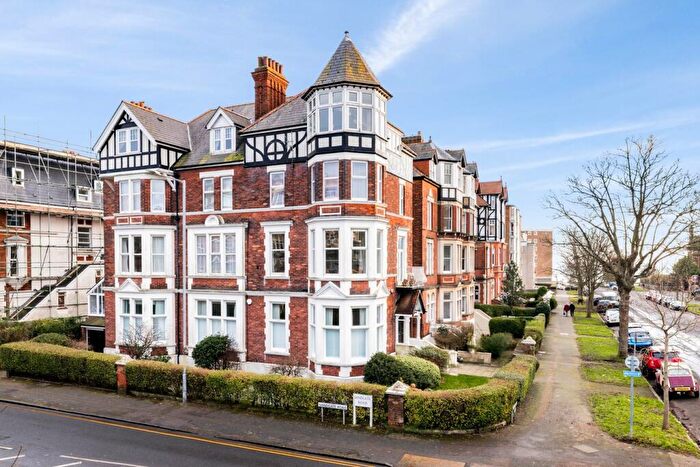 3 Bedroom Flat For Sale In Earls Avenue, Folkestone, Folkestone, CT20