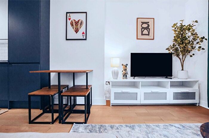 2 Bedroom Flat To Rent In Finn House, Bevenden Street, Hackney, N1