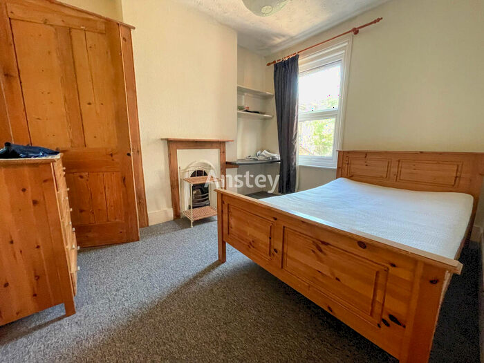 5 Bedroom House To Rent In Milton Road, Southampton, SO15