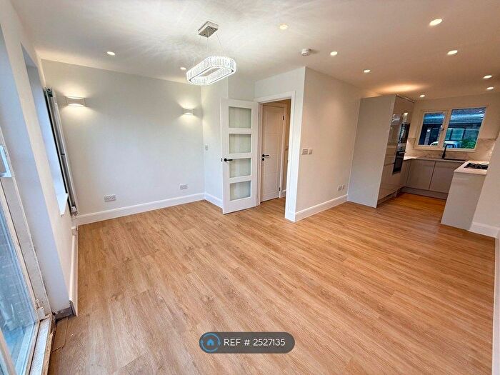 2 Bedroom Terraced House To Rent In Maltings Place, London, SW6