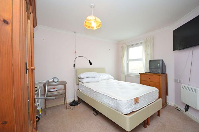 1 Bedroom Flat For Sale In Halley's Court, Sandford Gate, KY1