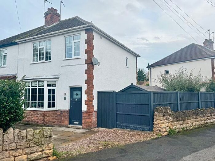 3 Bedroom Semi Detached House For Sale In Kings Avenue, Loughborough, LE11