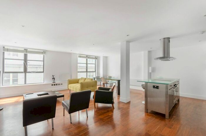 2 Bedroom Flat To Rent In Tavistock Street, Covent Garden, London, WC2E