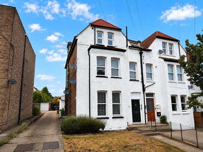 2 Bedroom Apartment For Sale In Park Road, High Barnet, EN5