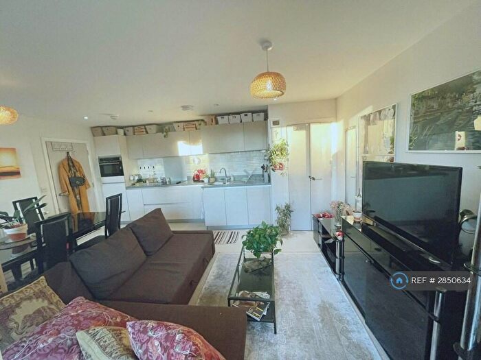 1 Bedroom Flat To Rent In Docklands, London, E16