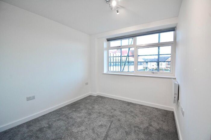 1 Bedroom Flat To Rent In High Street, Rayleigh, Essex, SS6