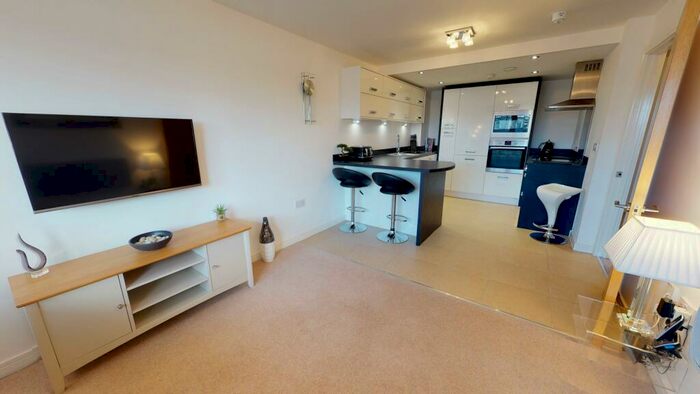 2 Bedroom Flat To Rent In Prospect Place, Cardiff Bay, Cardiff, CF11