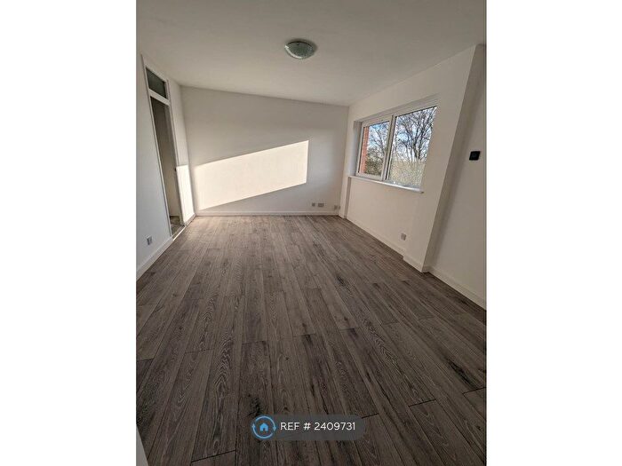 2 Bedroom Flat To Rent In Moulton Rise, Luton, LU2