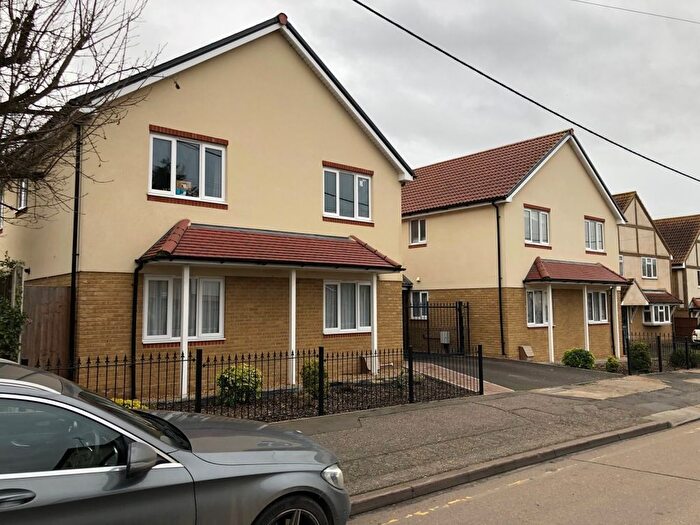 2 Bedroom Maisonette To Rent In Irvon Hill Road, Wickford, SS12