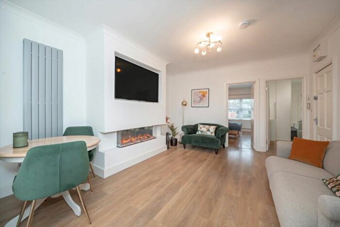 2 Bedroom Flat For Sale In Sumatra Road, West Hampstead, NW6