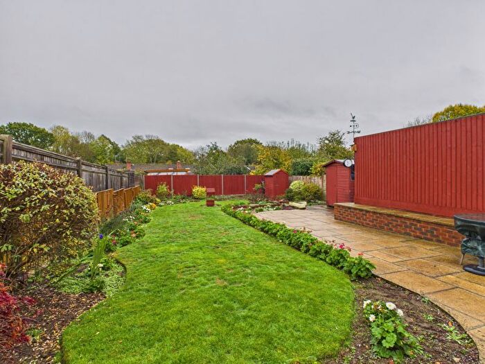 3 Bedroom Semi-Detached House For Sale In Hopgarden Road, Tonbridge, TN10