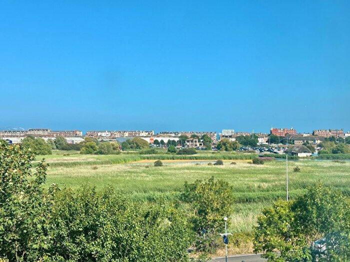 2 Bedroom Flat For Sale In Goldcroft Avenue, Weymouth, DT4
