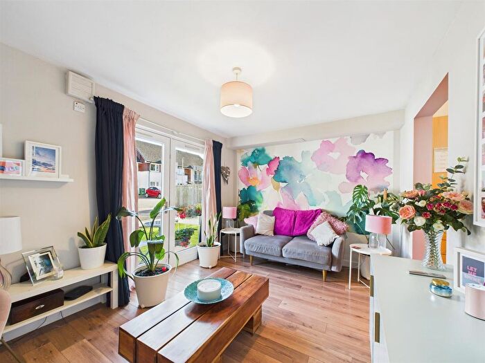 1 Bedroom Flat For Sale In Elm Court, Bridge Of Earn, Perth, PH2