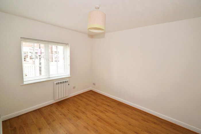 1 Bedroom Ground Maisonette To Rent In High Street, Bagshot, GU19
