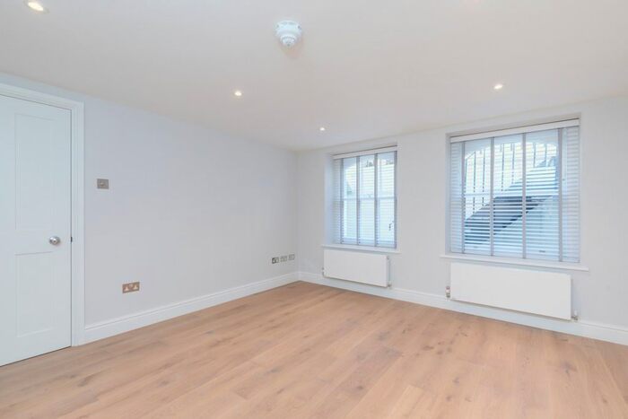 1 Bedroom Flat To Rent In Upper Berkeley Street, London, W1H