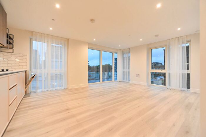 3 Bedroom Flat To Rent In Townsend Road, London, SE3