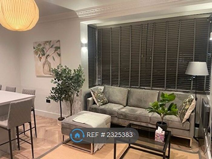 2 Bedroom Flat To Rent In Woodstock Avenue, London, NW11