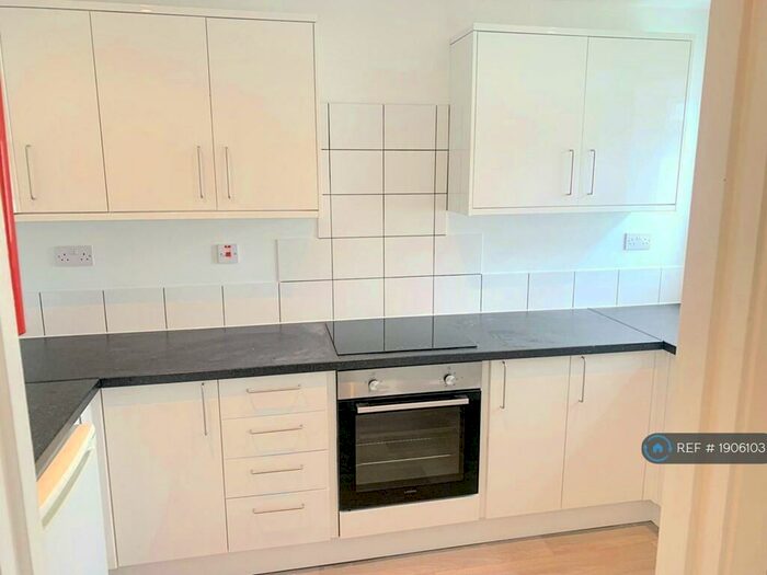 5 Bedroom Semi-Detached House To Rent In Ulcombe Gardens, Canterbury, CT2