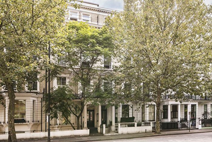 3 Bedroom Flat To Rent In Cromwell Road, London, SW5