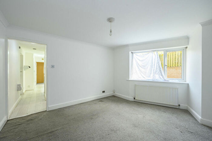 2 Bedroom Flat To Rent In Woodlands Road, Redhill, Surrey, RH1
