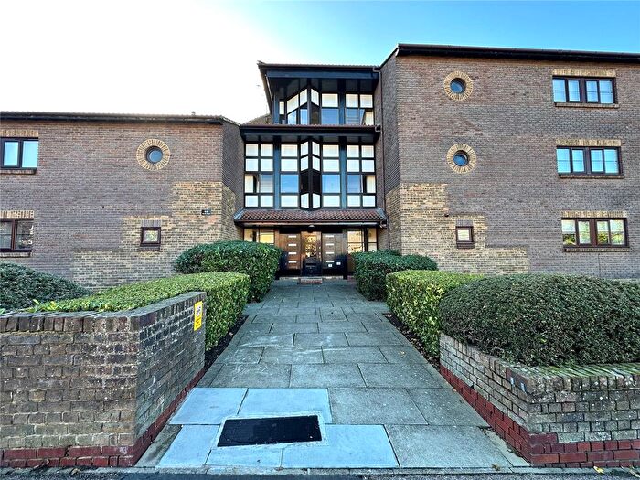 2 Bedroom Flat For Sale In Forest Glade, Langdon Hills, Basildon, Essex, SS16