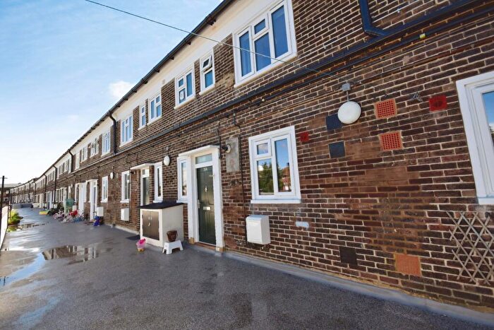 2 Bedroom Apartment For Sale In The Broadway, Loughton, IG10