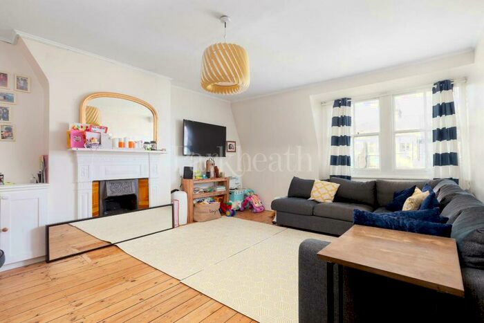 3 Bedroom Flat To Rent In Howitt Road, Belsize Park, NW3