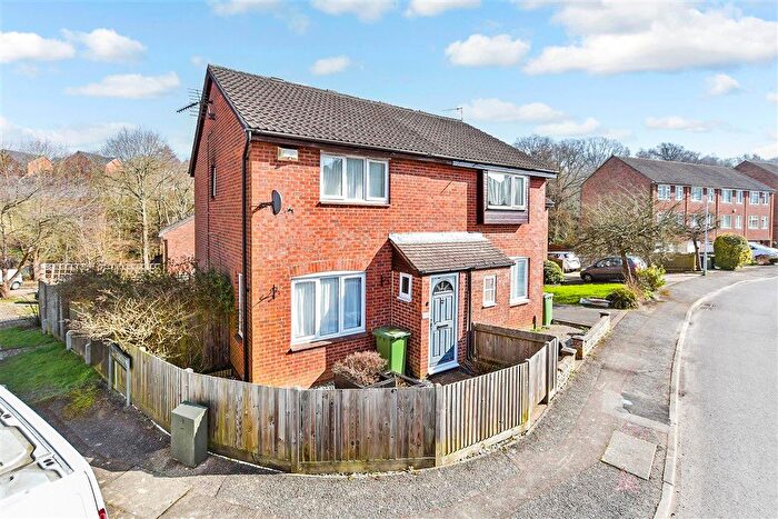 3 Bedroom Semi-detached House For Sale In Green Way, Tunbridge Wells, Kent, TN2