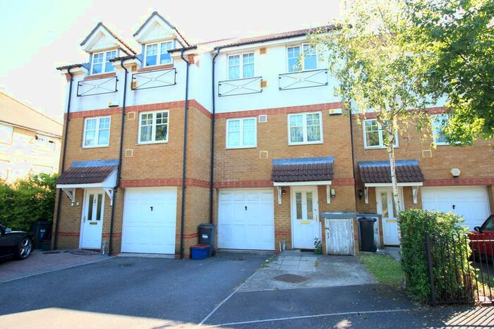 4 Bedroom Town House To Rent In Newcombe Gardens, Hounslow, TW4