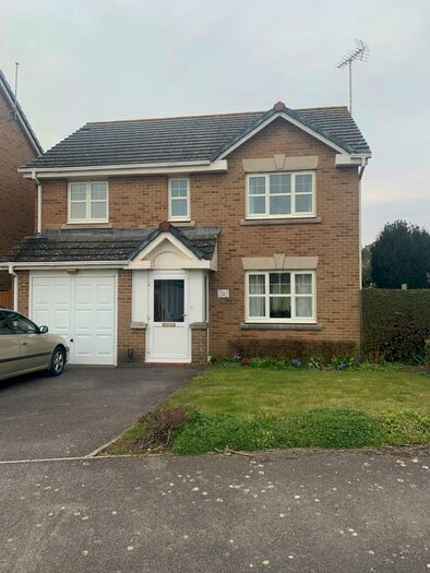 4 Bedroom Detached House To Rent In Thompson Road, PO22