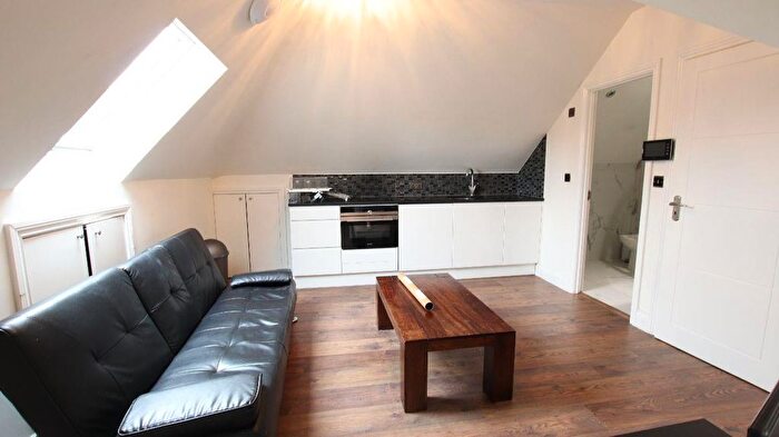 1 Bedroom Flat To Rent In The Ridings, London, W5