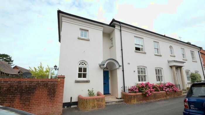 3 Bedroom Semi-Detached House To Rent In High Street Odiham, RG29