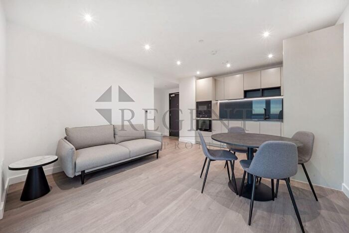 2 Bedroom Flat To Rent In Darter House, Anax Street, N4