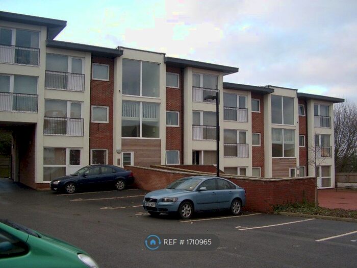 2 Bedroom Flat To Rent In Kirk Beston Close, Leeds, LS11