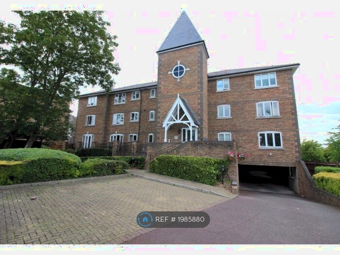 2 Bedroom Flat To Rent In St. Philips Gate, Worcester Park, KT4