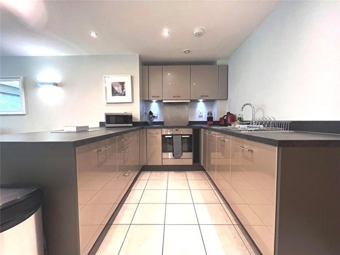 Flat To Rent In New Manor House, The Ring, Bracknell, RG12