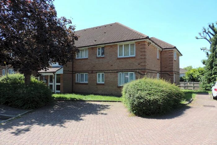 1 Bedroom Flat To Rent In Bornedene, Potters Bar, EN6