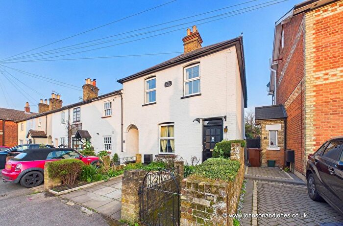 3 Bedroom End Terrace House For Sale In Grove Road, Chertsey, KT16