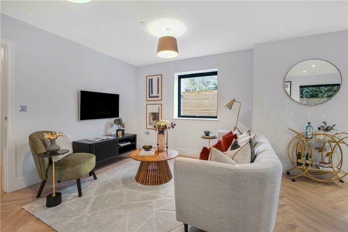 3 Bedroom End Of Terrace House For Sale In Burlington Road, Thornton Heath, CR7