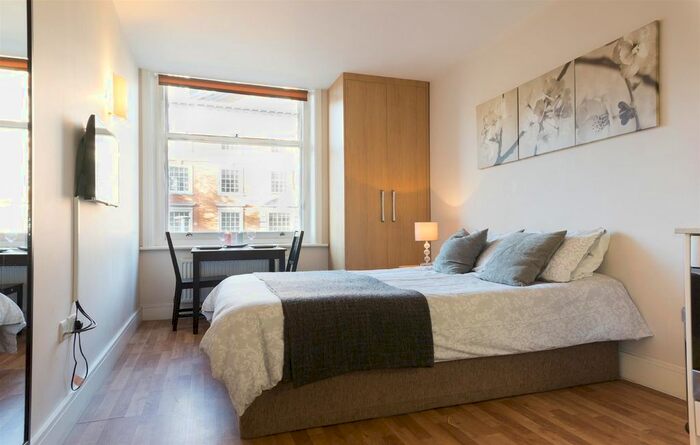Studio To Rent In Kensington High Street, Kensington, W8