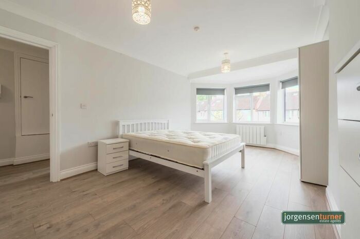 3 Bedroom Flat To Rent In Cecil Road, Acton, London, W3