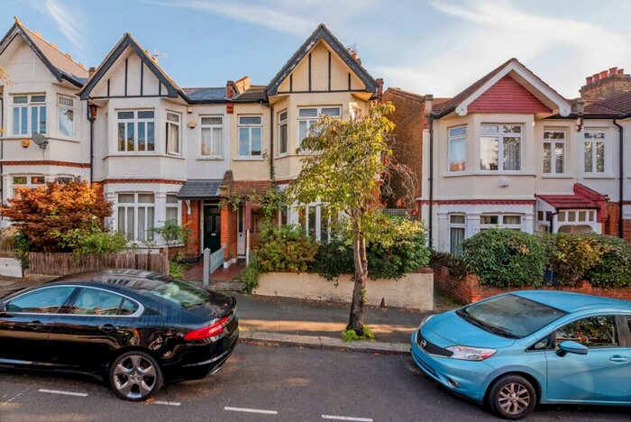 3 Bedroom House To Rent In Ruskin Walk London, SE24