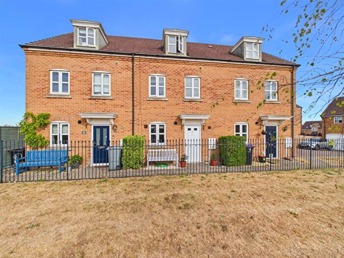 3 Bedroom Town House For Sale In Collins Avenue, Stamford, PE9