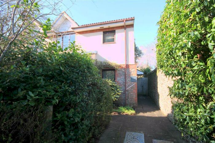 2 Bedroom Flat To Rent In Clarendon Mews Beckspool Road Frenchay Bristol., BS16
