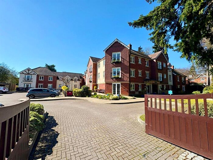 1 Bedroom Flat For Sale In Branksomewood Road, Fleet, GU51