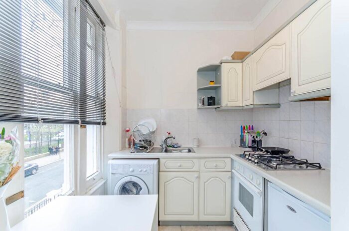 Studio To Rent In Marlborough Hill, St John's Wood, London, NW8